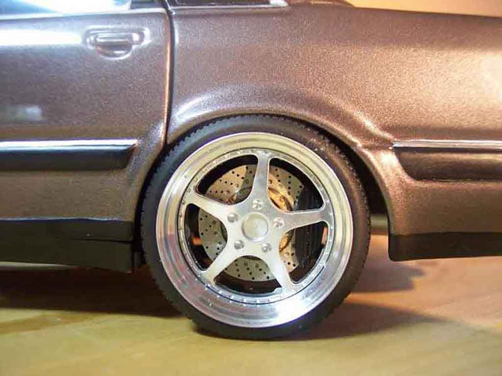 Audi V8 berline Quattro street version 1/18 Minichamps