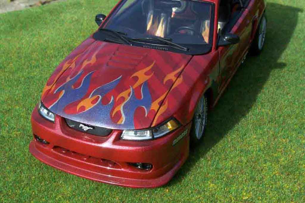 Ford Mustang 2000 svt cobra fire snake 1/18 Ut Models