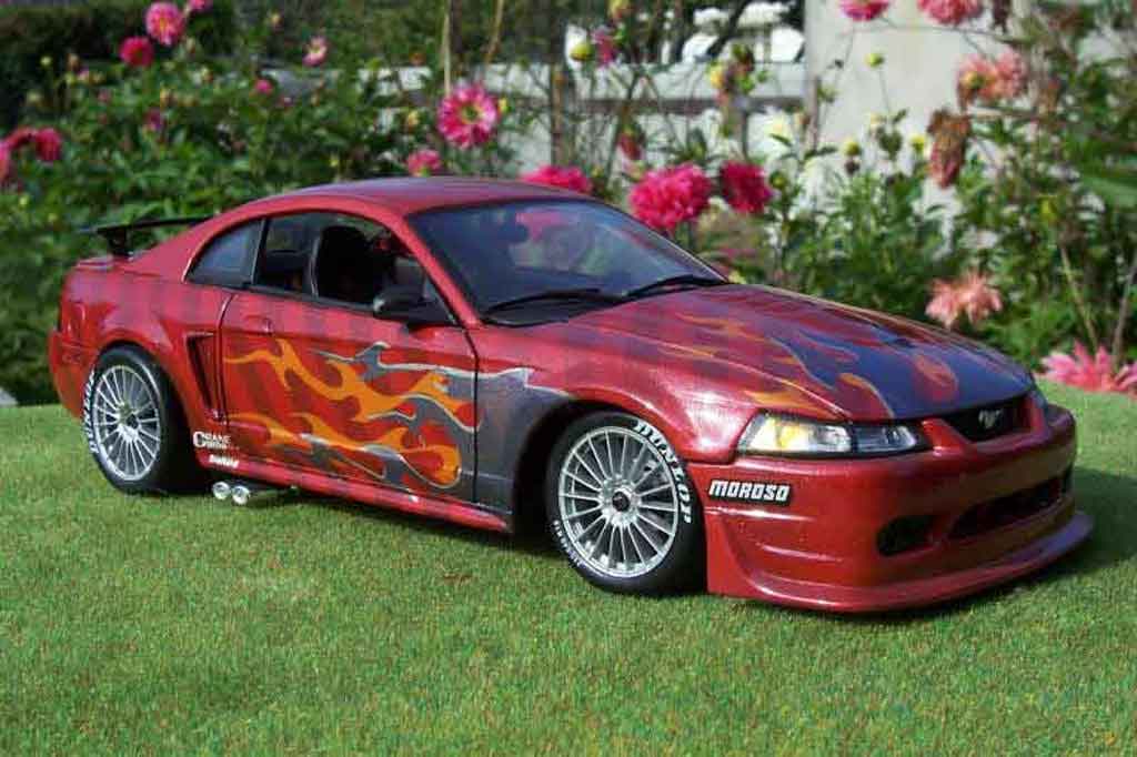 Ford Mustang 2000 svt cobra fire snake 1/18 Ut Models