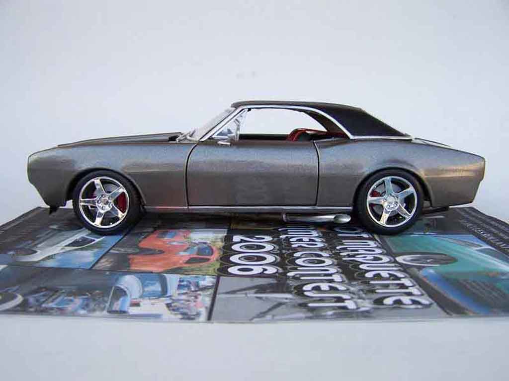 Chevrolet Camaro Z28 grijs 1967 1/18 Maisto