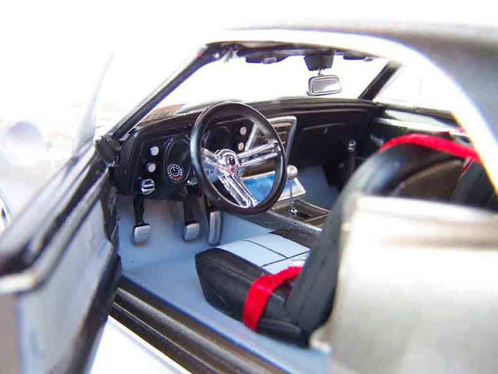 Chevrolet Camaro Z28 grijs 1967 1/18 Maisto