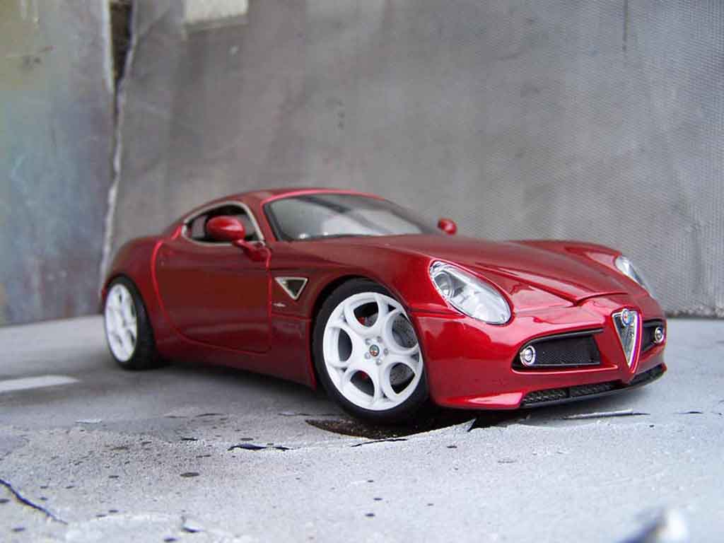 Alfa Romeo 8C Competizione 1/18 Welly Competizione rood modelauto