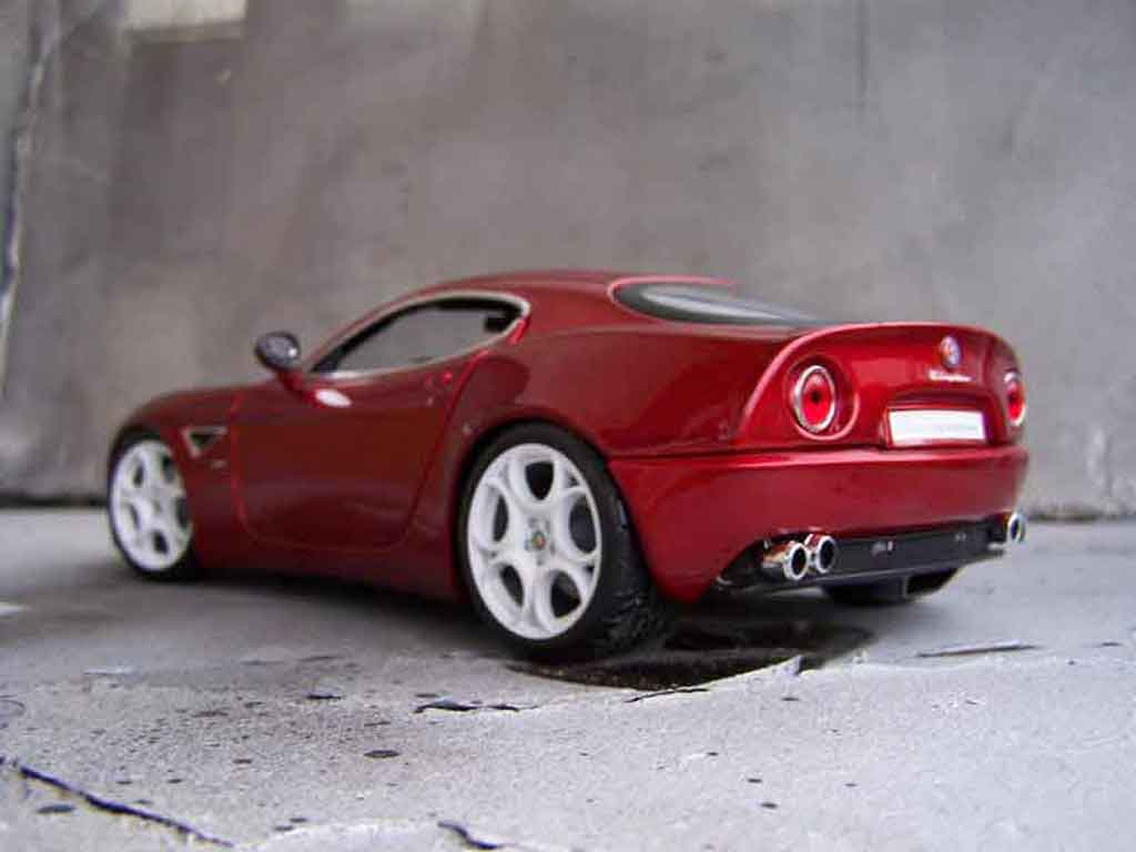 Alfa Romeo 8C competizione rood 1/18 Welly