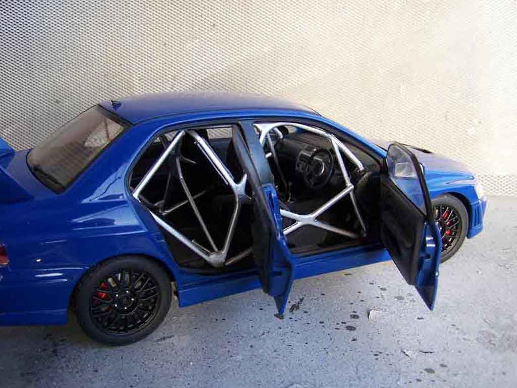 Mitsubishi Lancer Evolution VII jdm blauw 1/18 Autoart