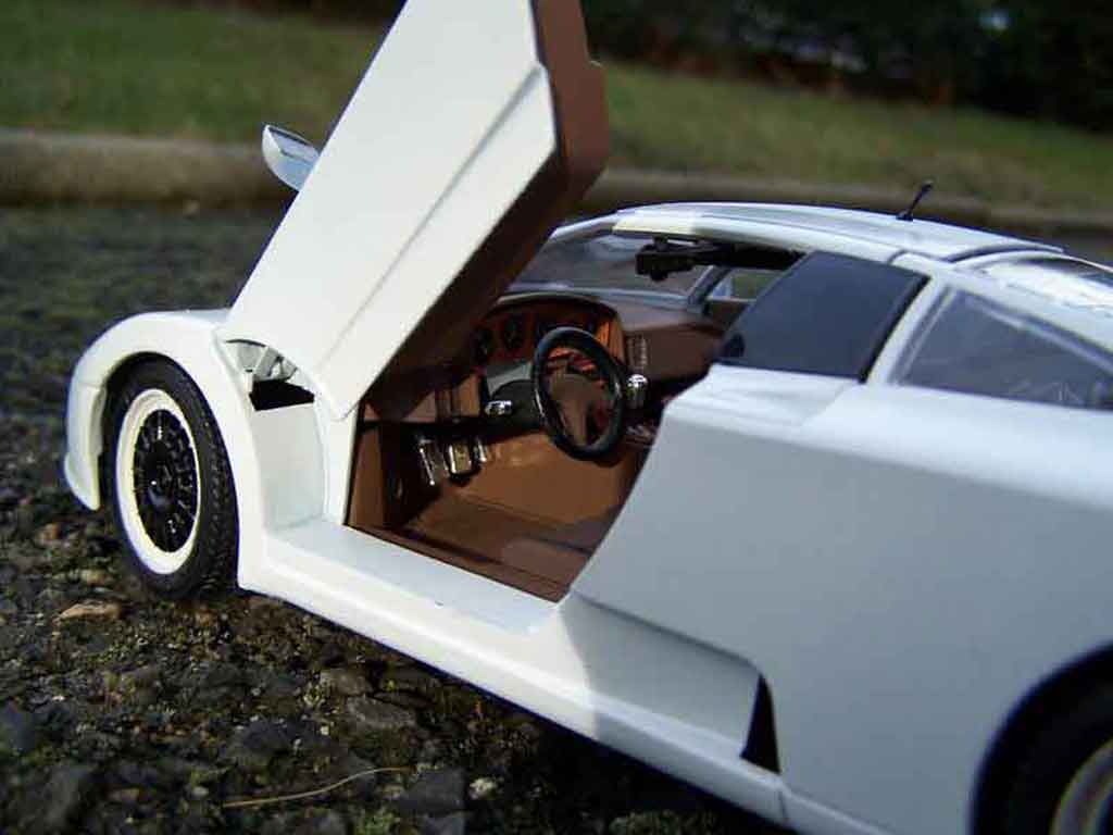 Bugatti EB110 special edition 1/18 Burago