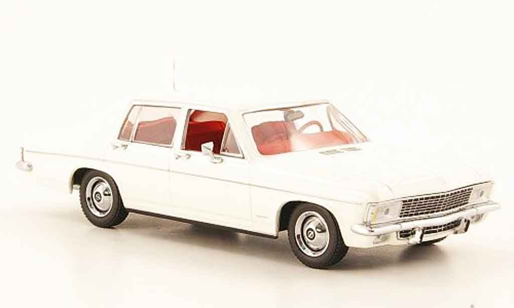 Opel Kapitan 1/43 Minichamps wit 1969 modelauto