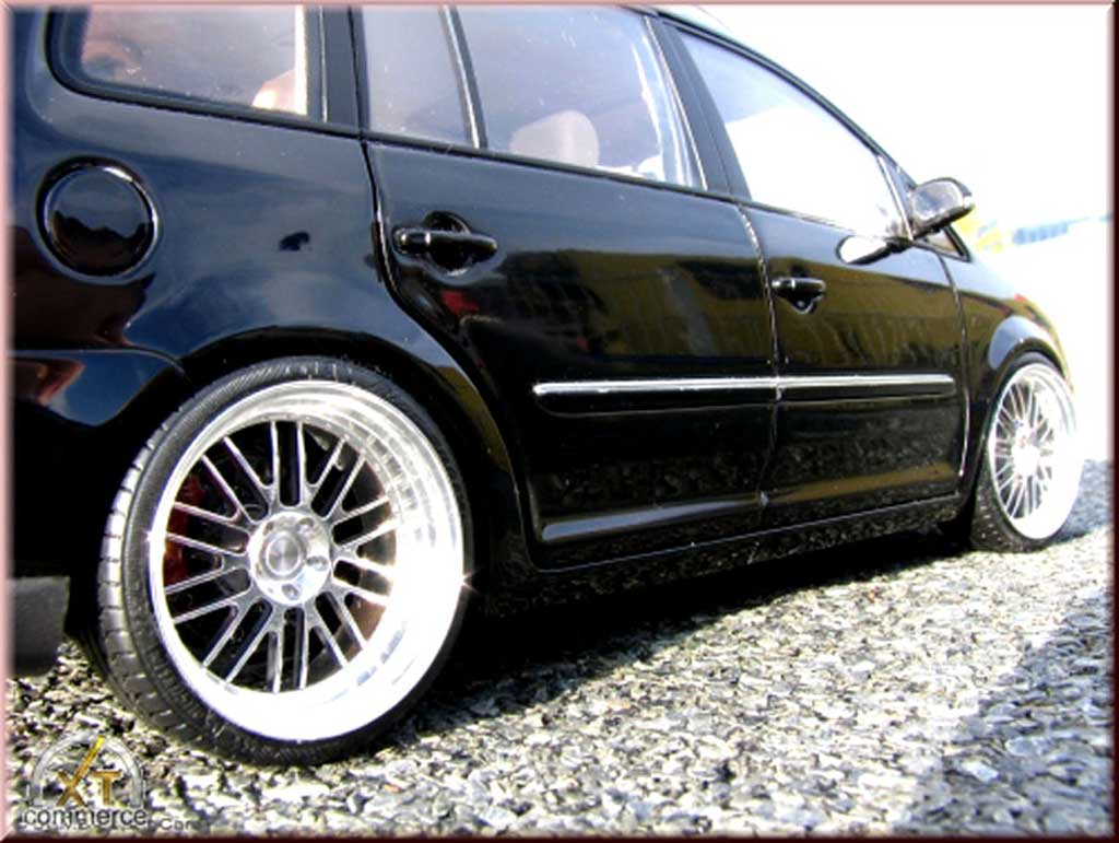 Volkswagen Touran Base zwart jantes alu 18 pouces 1/18 Shanghai Volkswagen