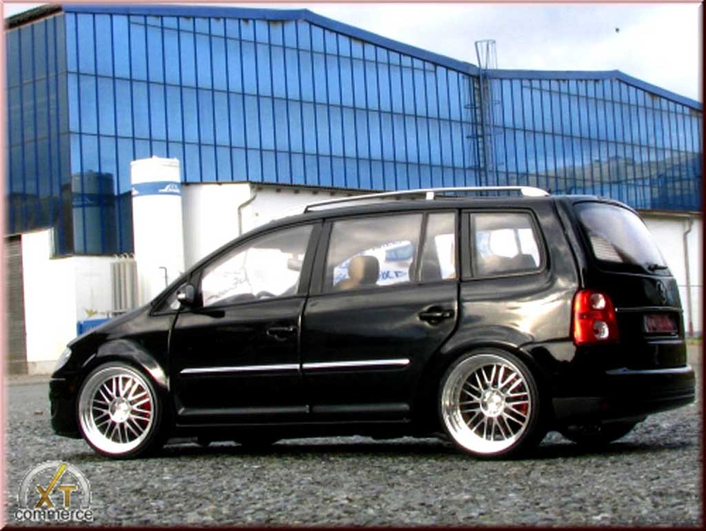 Volkswagen Touran Base zwart jantes alu 18 pouces 1/18 Shanghai Volkswagen