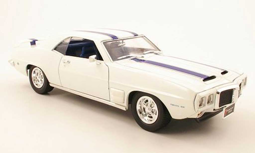 Pontiac Firebird 1969 1/18 Yat Ming 1969 trans am wit/blauw modelauto