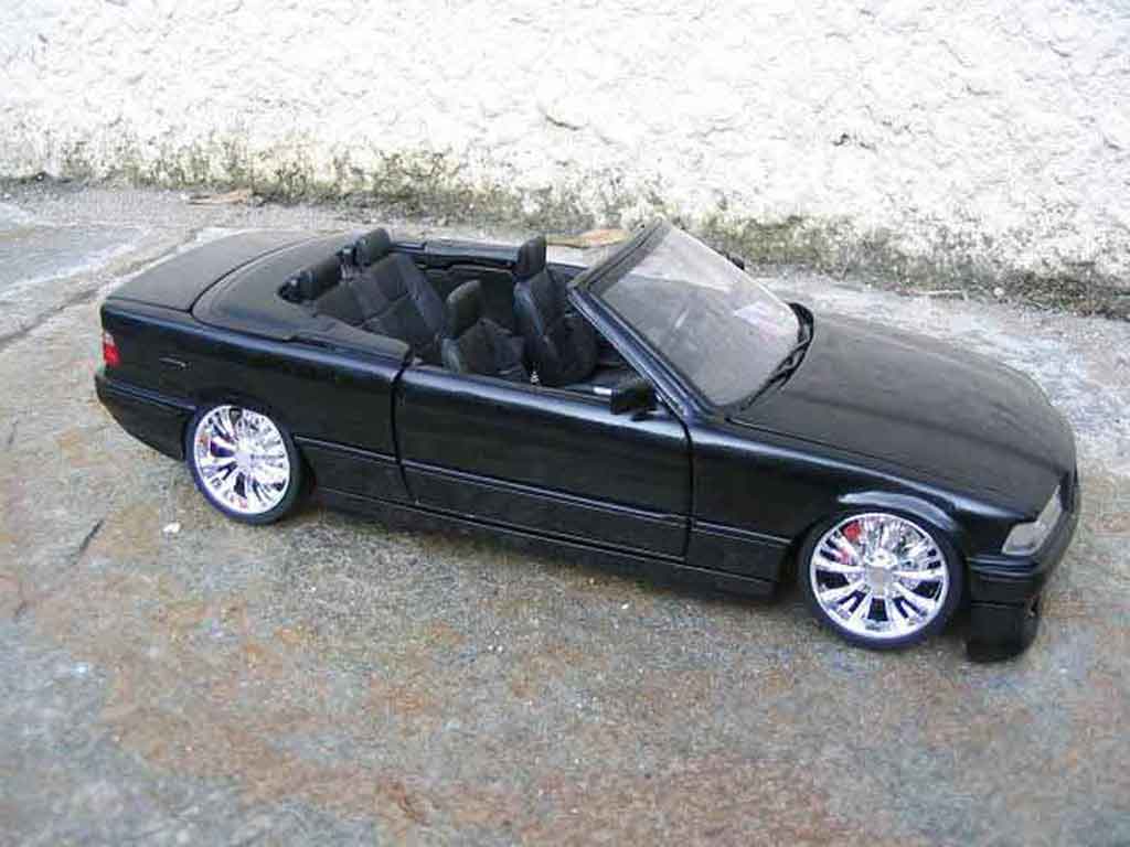 Bmw 325 Cabriolet E36 zwart jantes chromees 1/18 Maisto