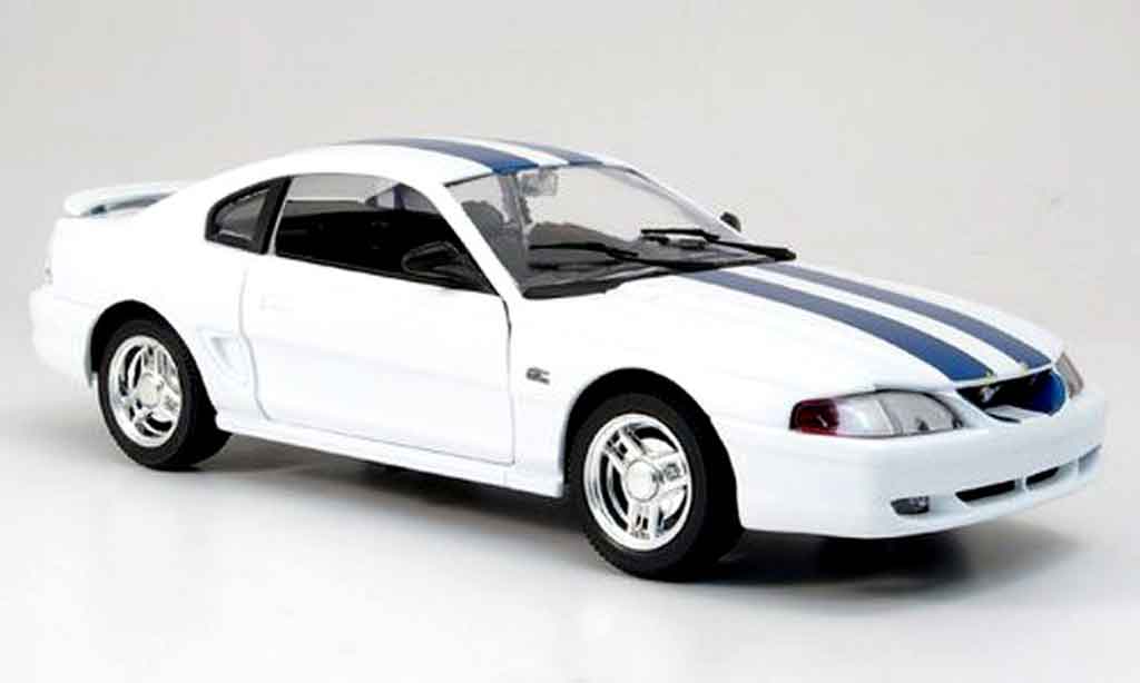 Ford Mustang 1994 1/18 Eagle 1994 coupe wit avec bandes blauws modelauto