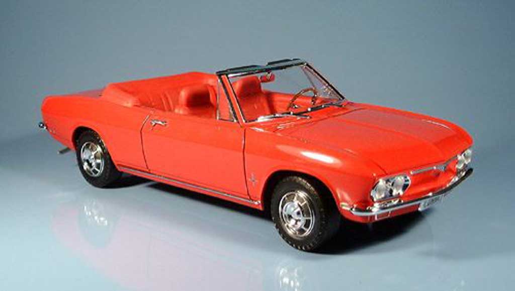 Chevrolet Corvair 1/18 Yat Ming monza rood 1969 modelauto