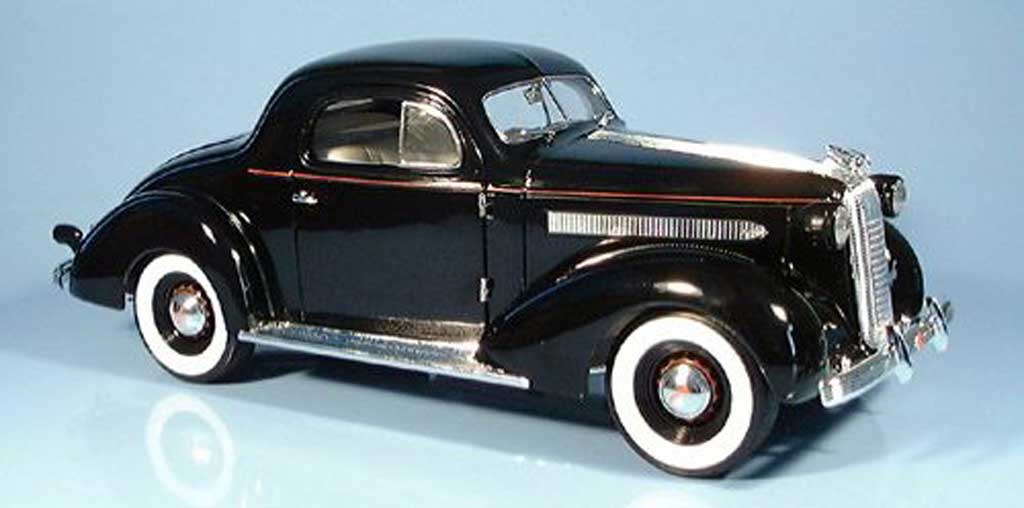 Pontiac De Luxe 1/18 Signature zwart 1936 modelauto