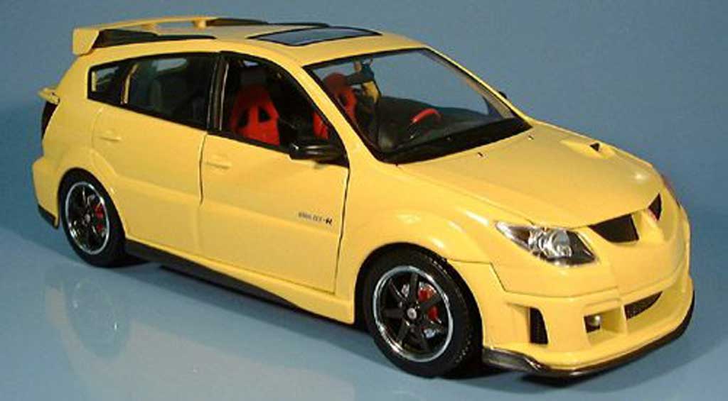 Pontiac Vibe 1/18 Yat Ming gtr geel 2003 modelauto