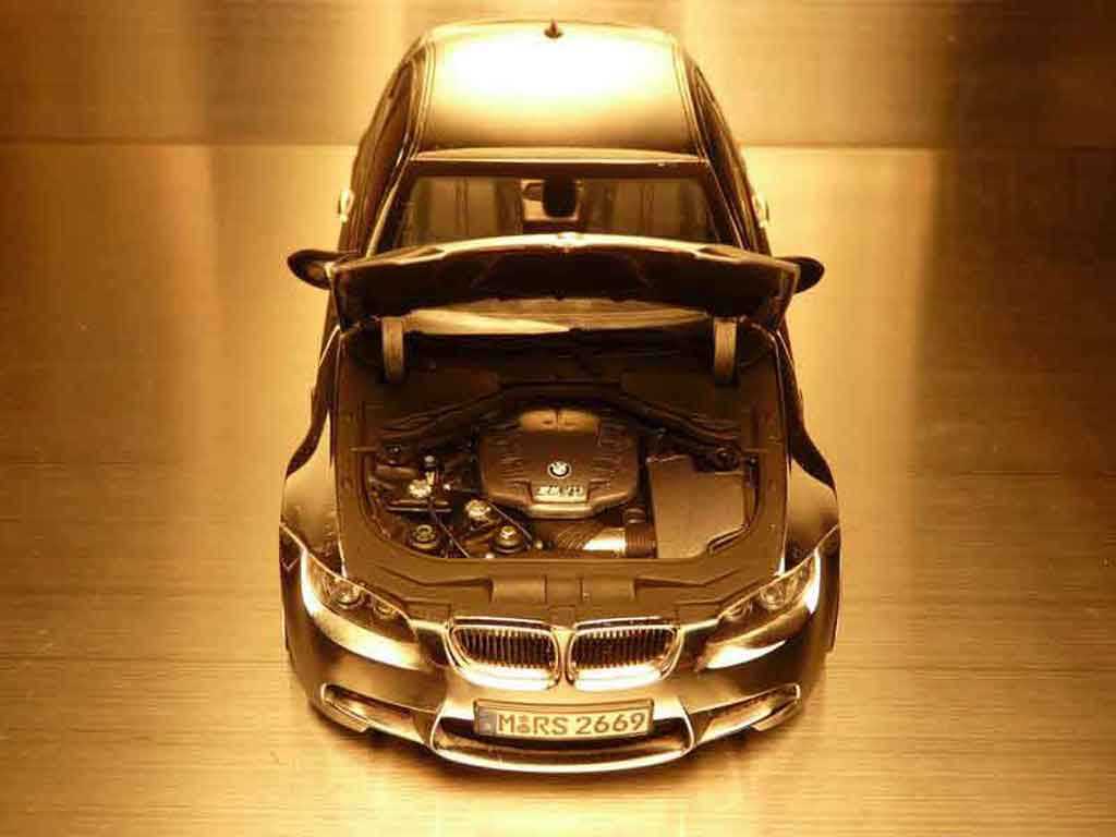 Bmw M3 coupe E92 full chrome jantes 18 pouces 1/18 Kyosho