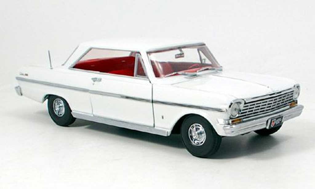 Chevrolet Nova 1963 1/18 Sun Star 1963 wit modelauto