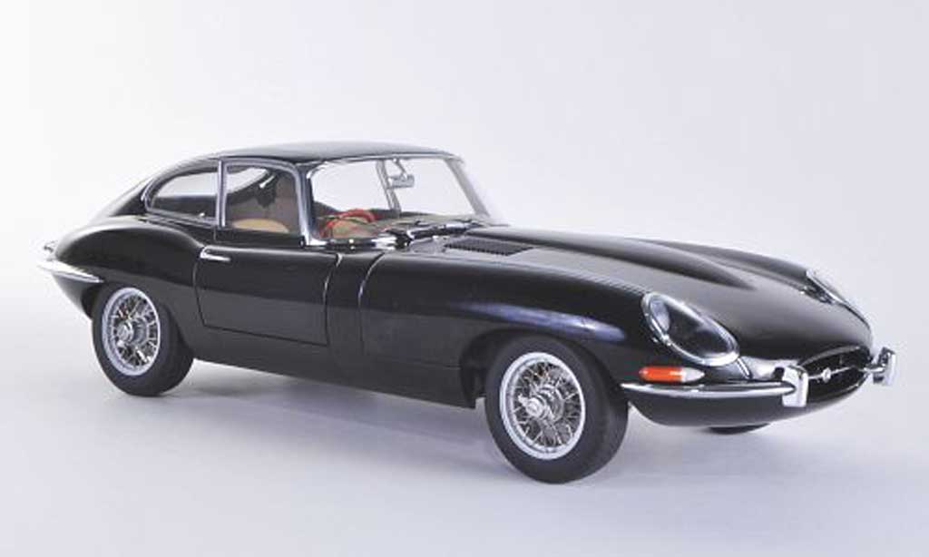 Jaguar E-Type 1/18 Autoart Series 1 Coupe zwart RHD modelauto