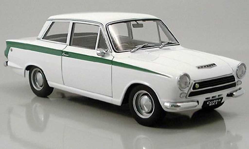 Lotus Cortina 1/18 Autoart mk i wit modelauto