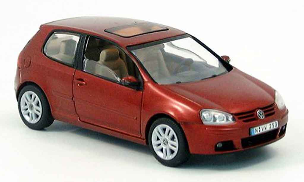 Volkswagen Golf V 1/43 Schuco V 2 turer rood 2003 modelauto