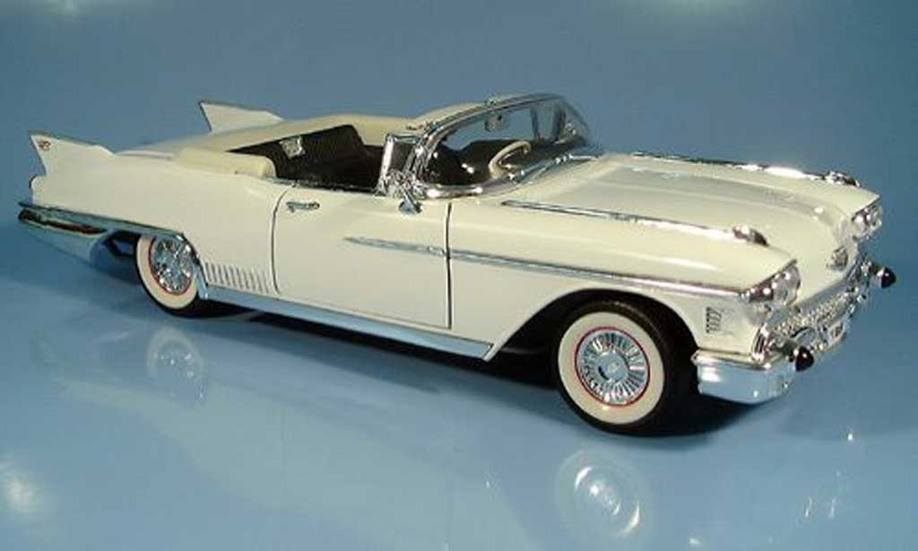 Cadillac Eldorado 1/18 Yat Ming Biarritz wit 1958 modelauto