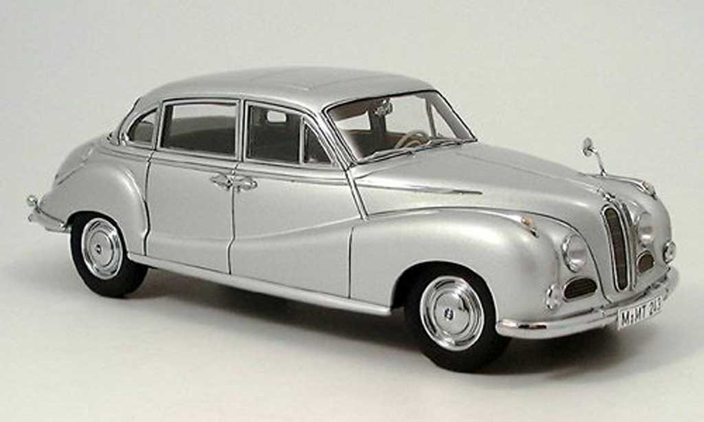 Bmw 502 1/18 Autoart limousine v8 grijs wit 1962 modelauto