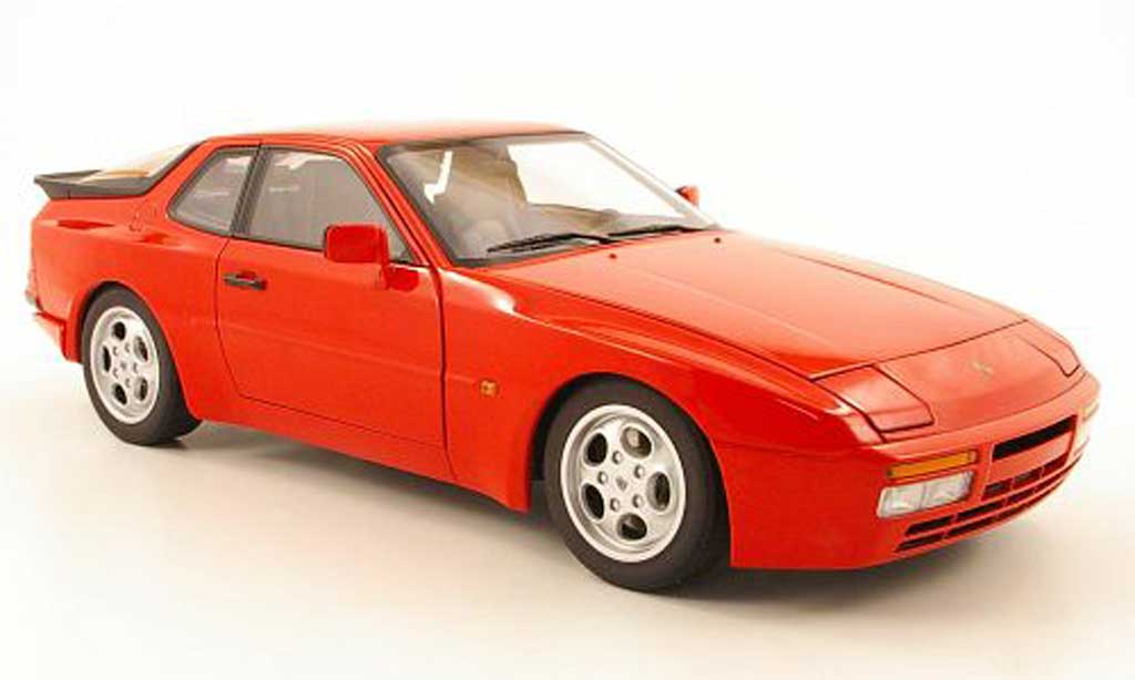 Porsche 944 1985 1/18 Autoart 1985 turbo rood modelauto