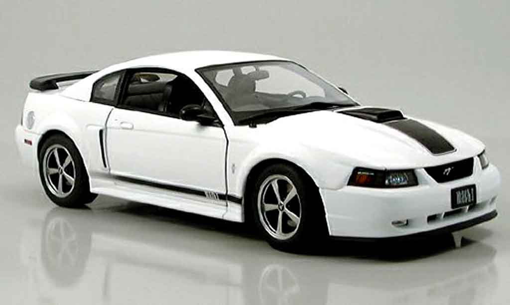 Ford Mustang 2003 1/18 Autoart 2003 mach i wit modelauto