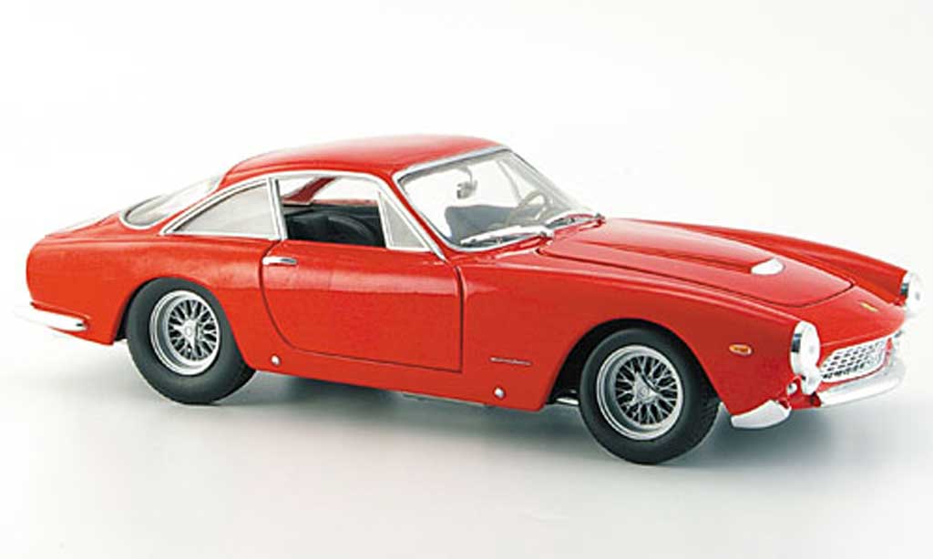 Ferrari 250 GT 1/18 Hot Wheels GT sedantta lusso rood modelauto