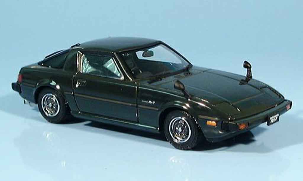 Mazda RX7 1982 1/43 Ebbro 1982 Savana GT grun 1982 modelauto