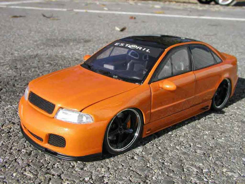 Audi A4 berline estoril 1/18 Ut Models