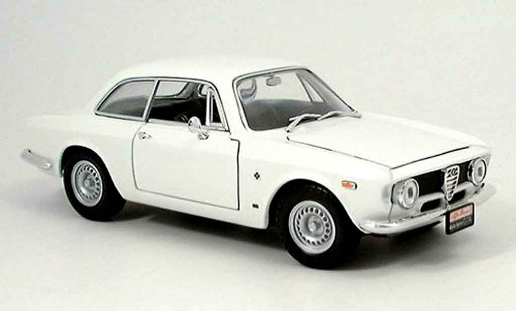 Alfa Romeo Giulia 1300 GTA 1/18 Yat Ming 1300 GTA sprint wit 1963 modelauto