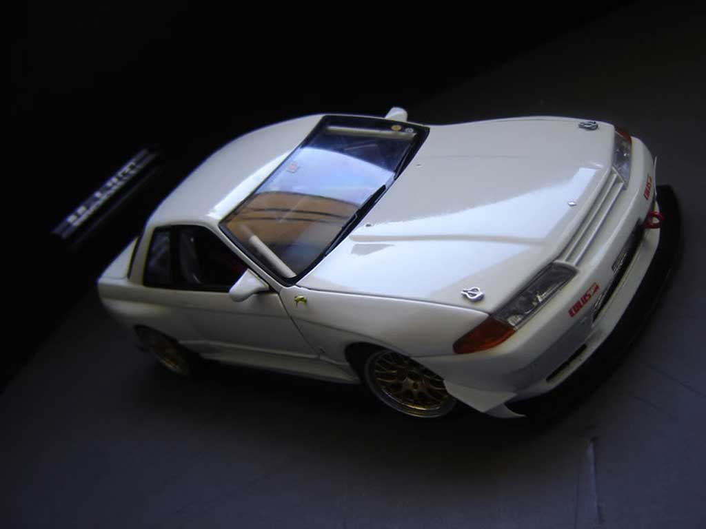Nissan Skyline R32 Time attack wit 1/18 Kyosho