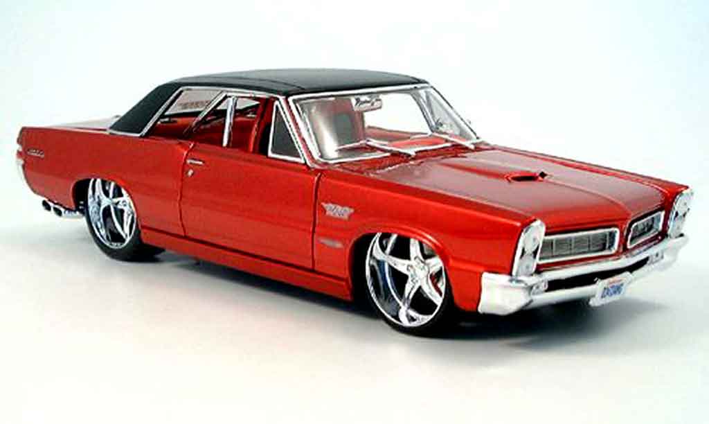 Pontiac GTO 1/18 Maisto tuning rood modelauto