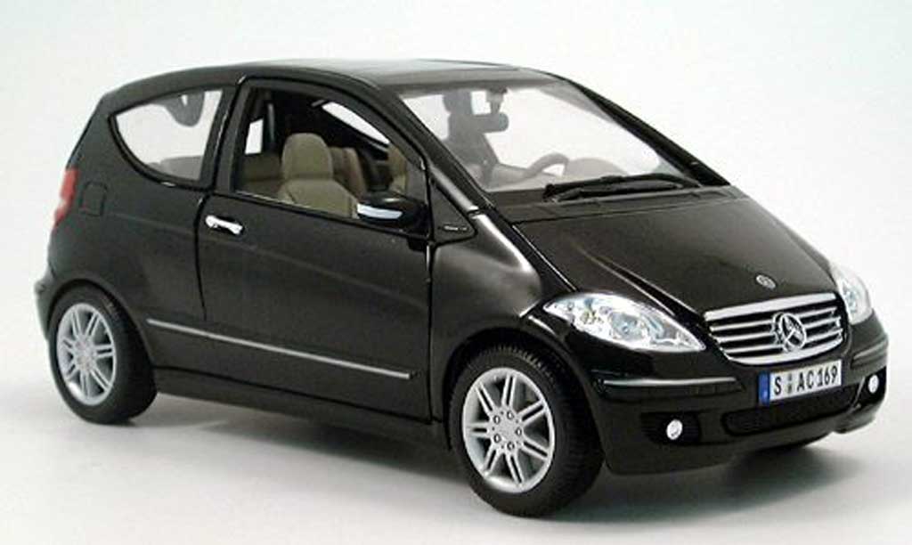 Mercedes Classe A 1/18 Maisto zwart 3-turer 2005 modelauto