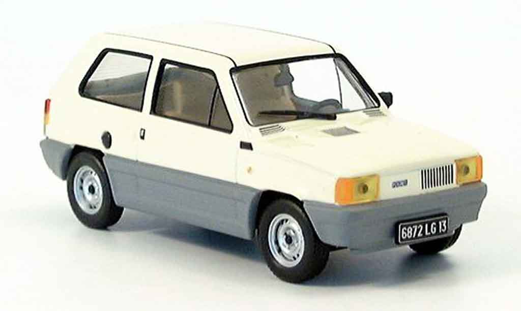 Fiat Panda 1/43 IXO 34 beige 1980 modelauto