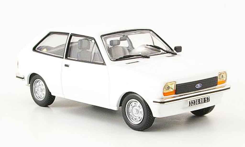 Ford Fiesta 1/43 IXO wit 1976 modelauto