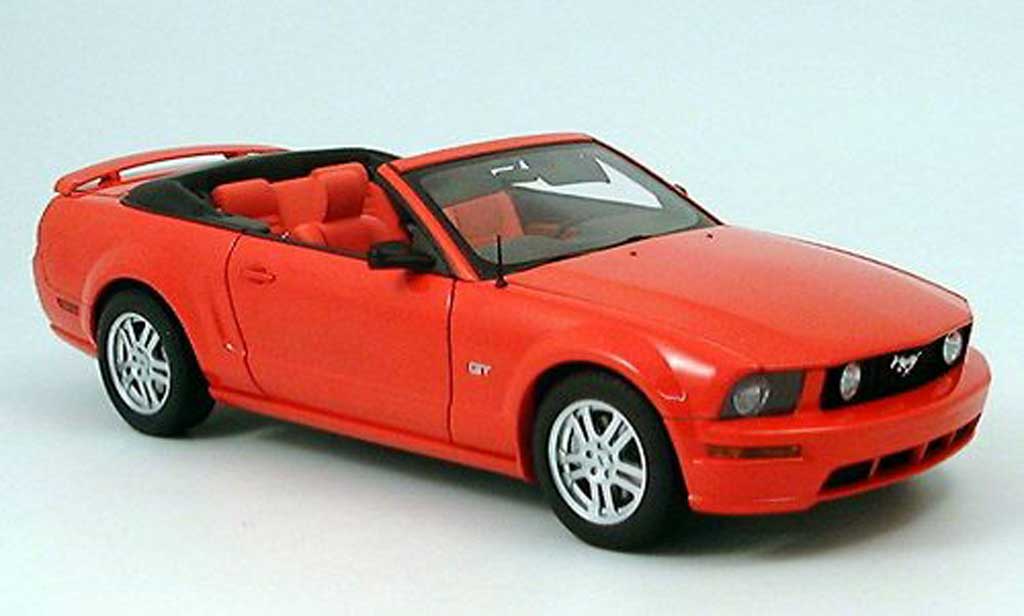 Ford Mustang 2005 1/18 Autoart 2005 gt cabriolet rood modelauto