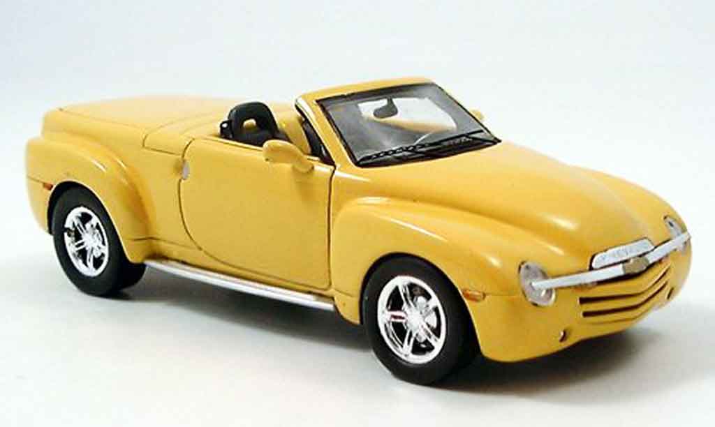 Chevrolet SSR 1/43 Spark geel 2005 modelauto