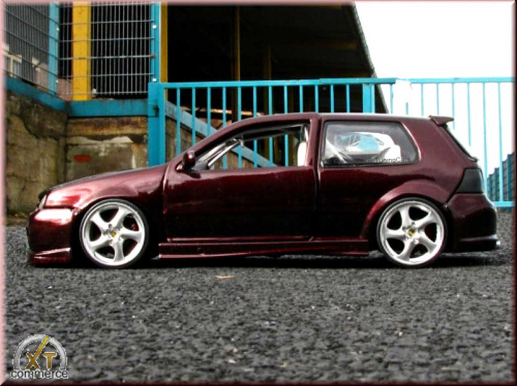 Volkswagen Golf GTI paars jantes porsche 17 pouces kit carrosserie 1/18 Revell