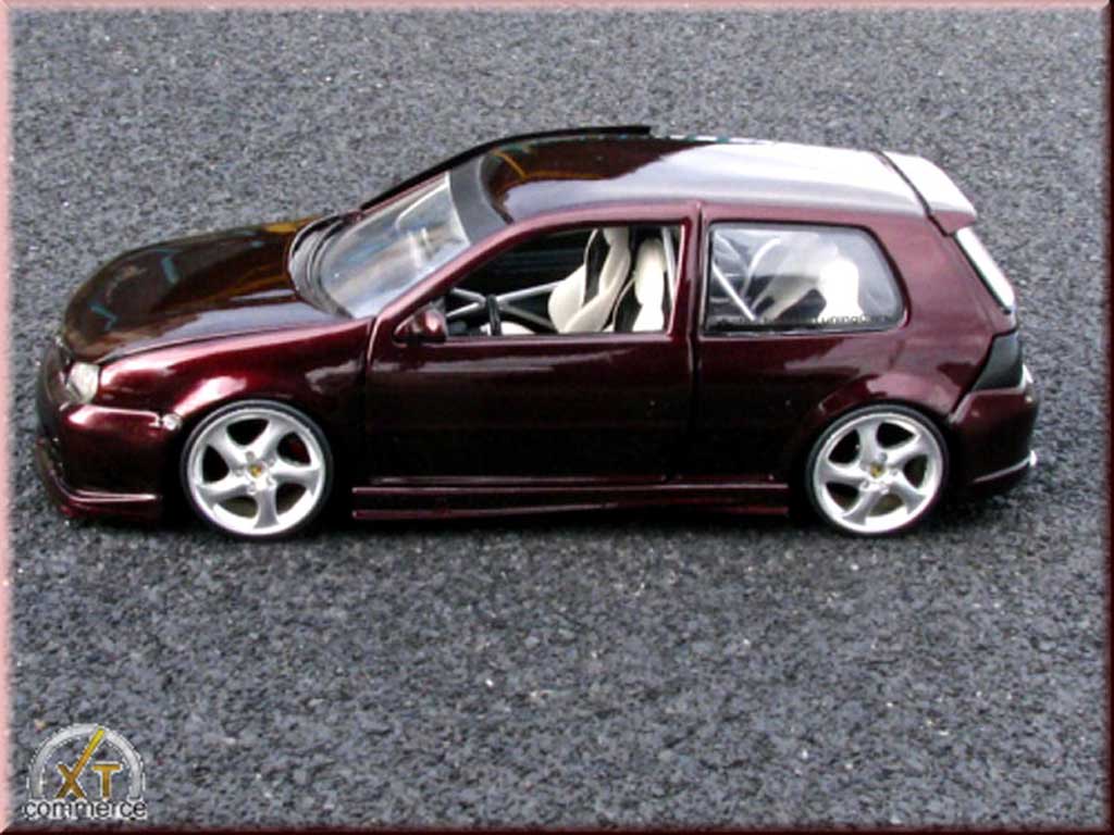 Volkswagen Golf GTI paars jantes porsche 17 pouces kit carrosserie 1/18 Revell