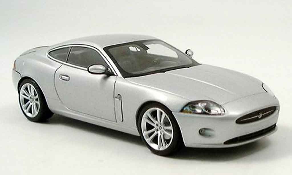 Jaguar XK coupe 1/43 Minichamps coupe grijs metallic 2005 modelauto