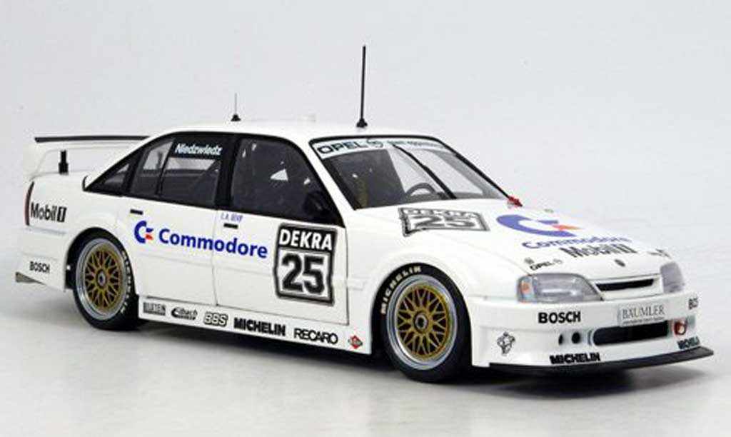 Opel Omega 1/18 Minichamps 3000 24v niedzwiedz dtm 1991 modelauto