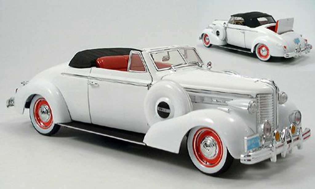 Buick 1938 1/18 Signature Cabriolet wit modelauto