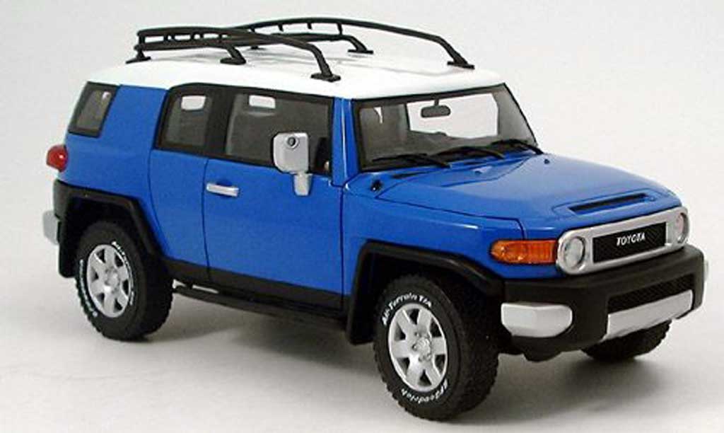 Toyota FJ Cruiser 1/18 Autoart blauw modelauto