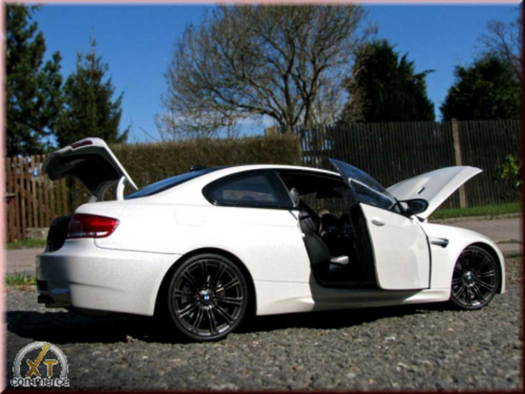 Bmw M3 Coupe E92 wit jantes zwart mat 1/18 Kyosho