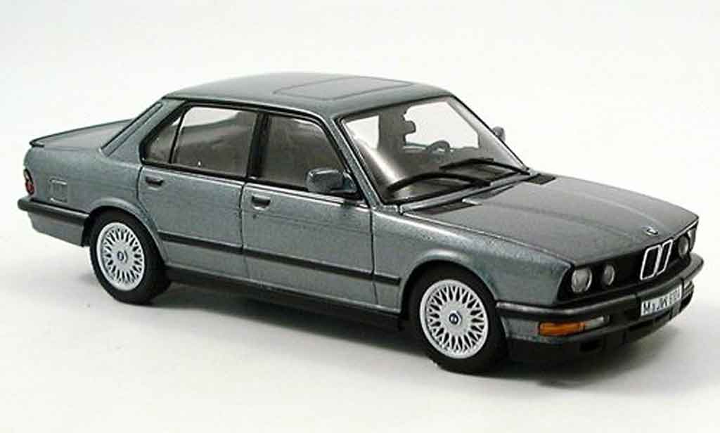 Bmw M5 E28 1/43 Autoart E28 grijs 1987 modelauto