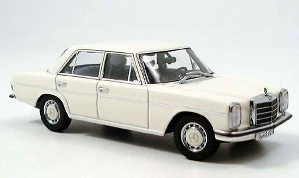 Mercedes 220 1/43 Autoart D Strichachter wit modelauto
