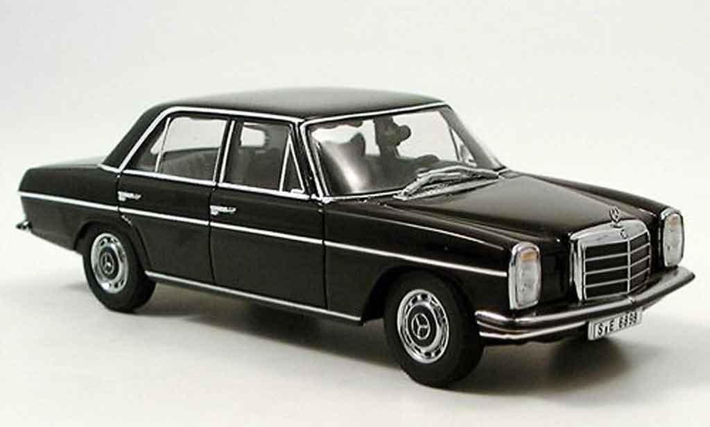 Mercedes 220 1/43 Autoart D Strichachter zwart modelauto