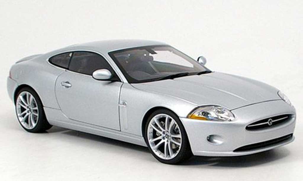 Jaguar XK coupe 1/18 Autoart coupe grijs 2005 modelauto