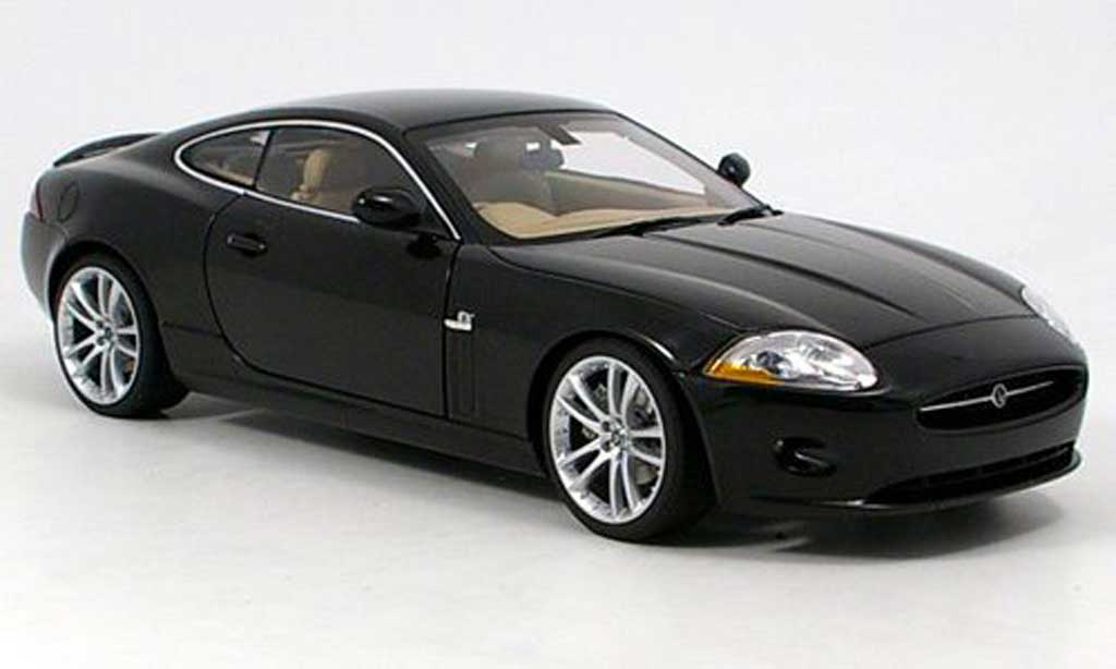 Jaguar XK coupe 1/18 Autoart coupe zwart 2005 modelauto
